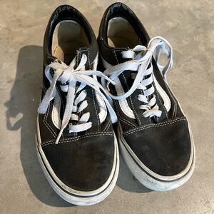 Vans Women's Sneakers - Black and White